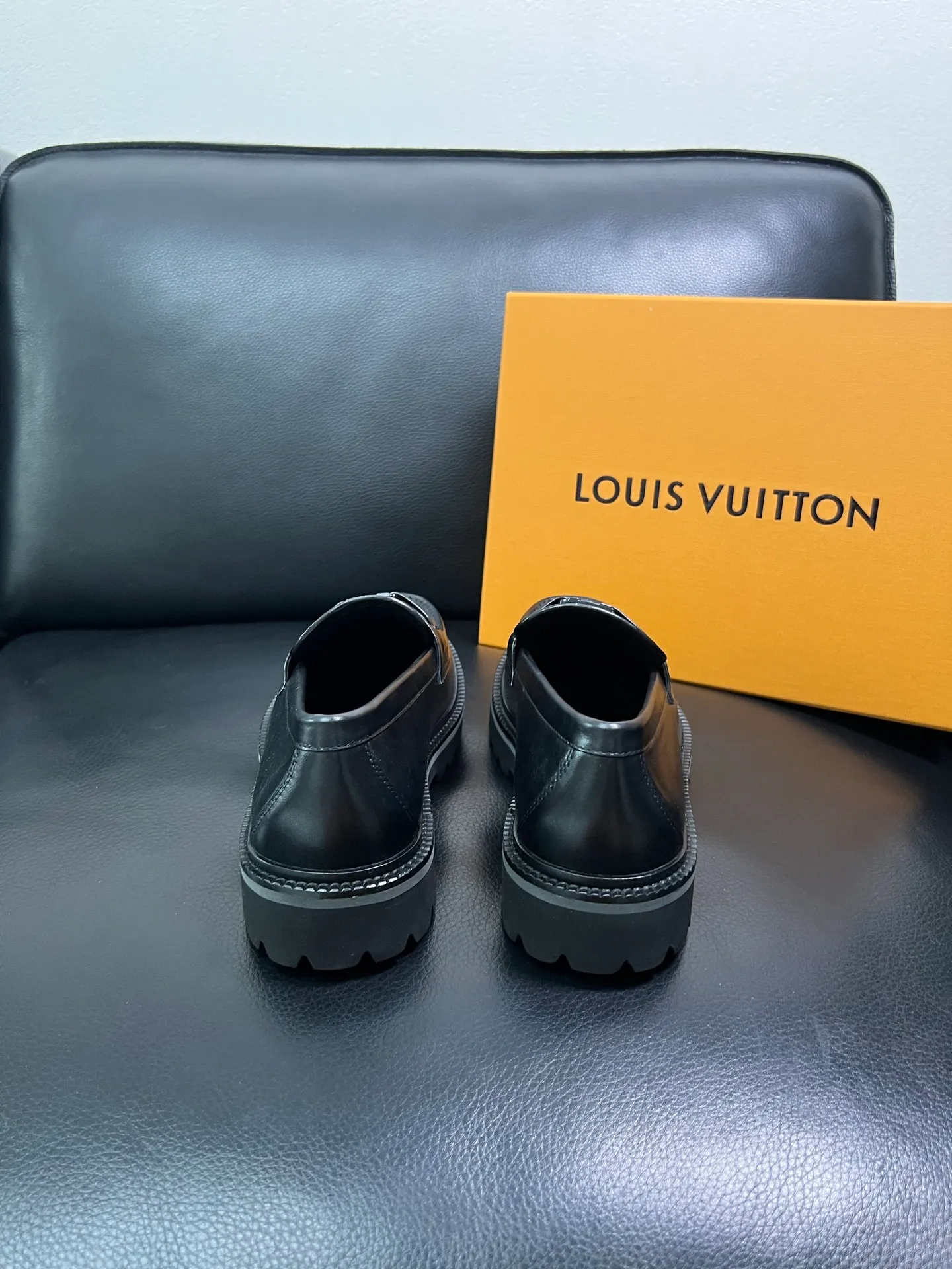 Men's shoes 💰780 Lv top purchasing Louis Vuitton leather shoes counter synchronization, uppers imported from Italy, imported water-dyed cowhide lining, soles: original soles specially provided by the original factory, original factory follow-up goods, high quality, welcome to compare, code number 38-44 (customized 45) 85842